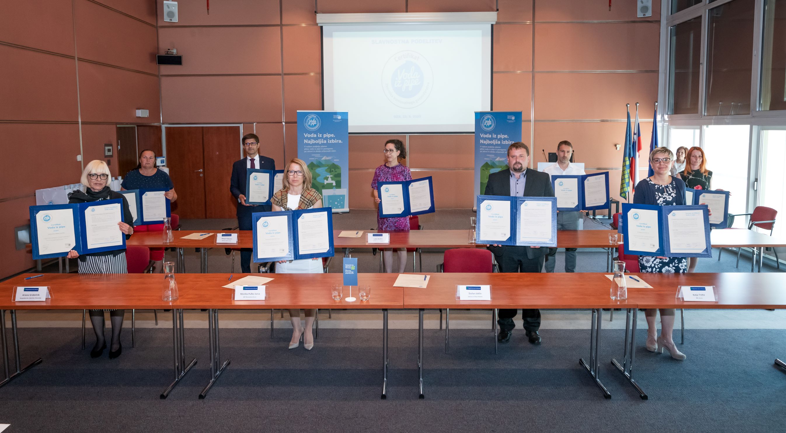 Podelitev certifikata Voda iz pipe 23.6 41