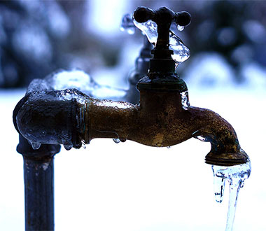 Zaščitite obračunski vodomer pred zmrzaljo